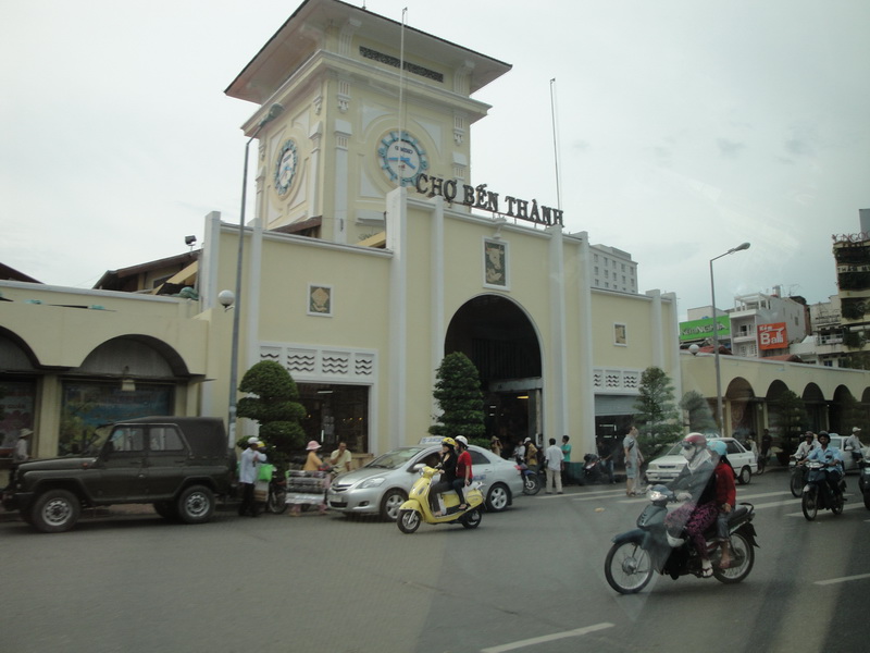 Ben Thanh Market - entrace