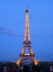 Eiffel Tower light up