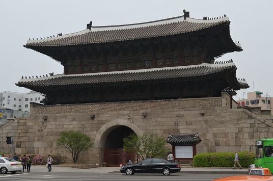 Heunginjimun Gate (photo from Wikipedia)