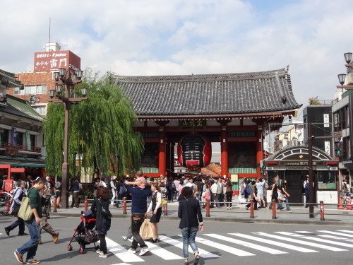 The Kaminarimon (Outer gate) that leads to Senso-ji Temple