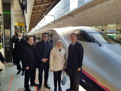 Minister Nancy trying out the Shinkansen